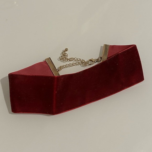 Red Velvet Choker - Picture 1 of 2